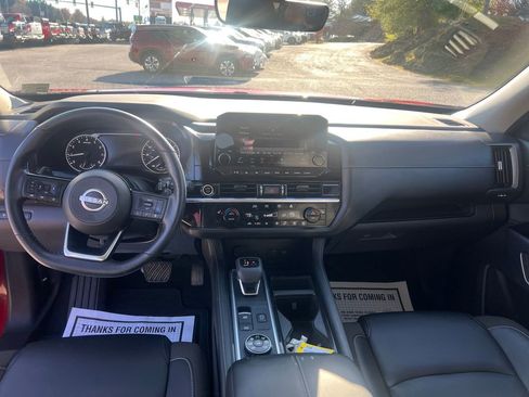 Used 2023 Nissan Pathfinder SL image 13