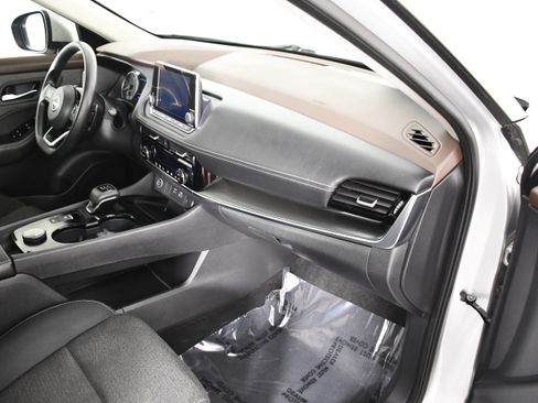 Used 2022 Nissan Rogue SV AWD/4WD image 41