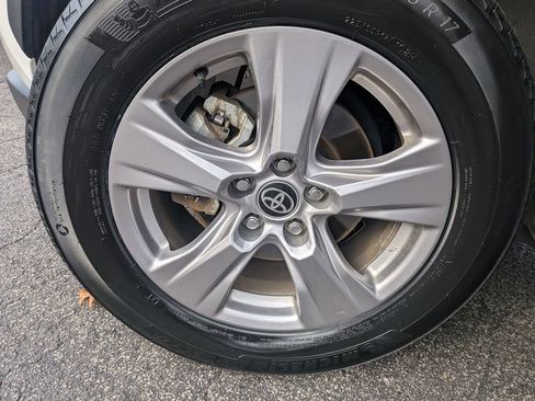 Used 2025 Toyota RAV4 XLE image 41