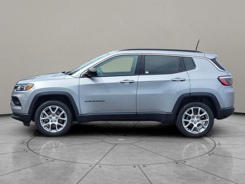 Certified 2023 Jeep Compass Latitude w/ Sun and Sound Group AWD/4WD image 9