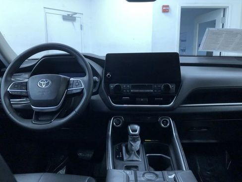 Certified 2025 Toyota Grand Highlander AWD image 19