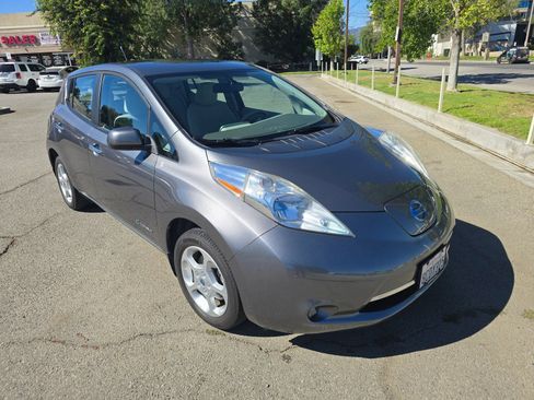 Used 2014 Nissan Leaf SV FWD image 3