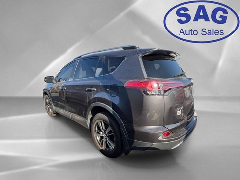 Used 2018 Toyota RAV4 XLE AWD/4WD image 4