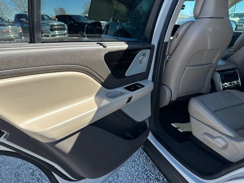 Used 2022 Lincoln Aviator Reserve w/ Equipment Group 201A AWD/4WD image 25