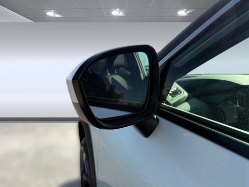 Certified 2026 Nissan Rogue SV FWD image 25