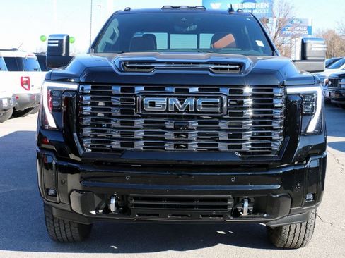 Used 2025 GMC Sierra 2500 Denali Ultimate image 3