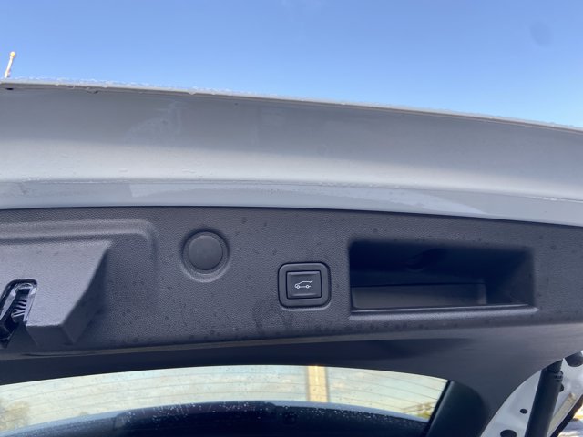 Used 2023 Chevrolet Equinox LT w/ Driver Convenience Package FWD image 52