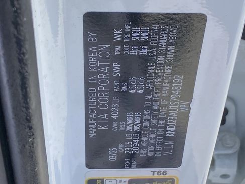 Used 2025 Kia Soul LX FWD image 13