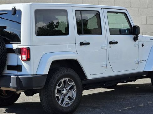 Used 2015 Jeep Wrangler Unlimited Rubicon w/ Connectivity Group AWD/4WD image 5