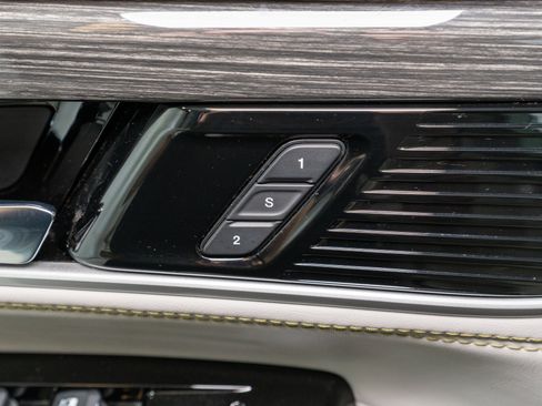 Used 2022 Jeep Wagoneer Series III w/ Premium Group I AWD/4WD image 15