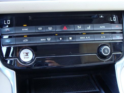 Used 2017 Jaguar XF Prestige image 25