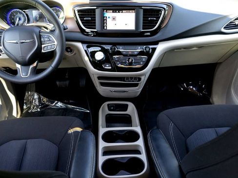 Used 2022 Chrysler Voyager LX FWD image 22
