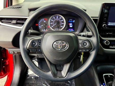 Used 2022 Toyota Corolla LE FWD image 13
