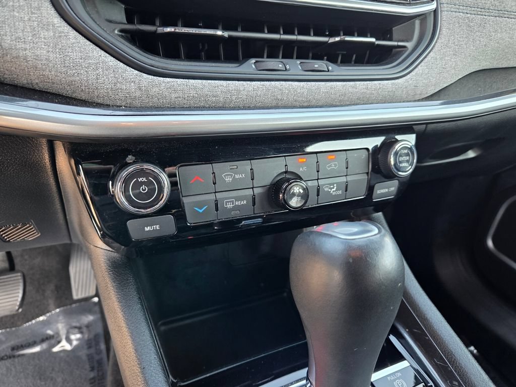 Used 2024 Jeep Compass Latitude AWD/4WD image 27