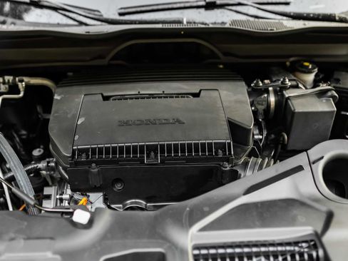 Used 2025 Honda Pilot Touring image 29