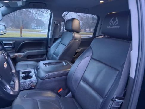 Used 2016 Chevrolet Silverado 1500 LTZ Z71 w/ Realtree Edition image 13