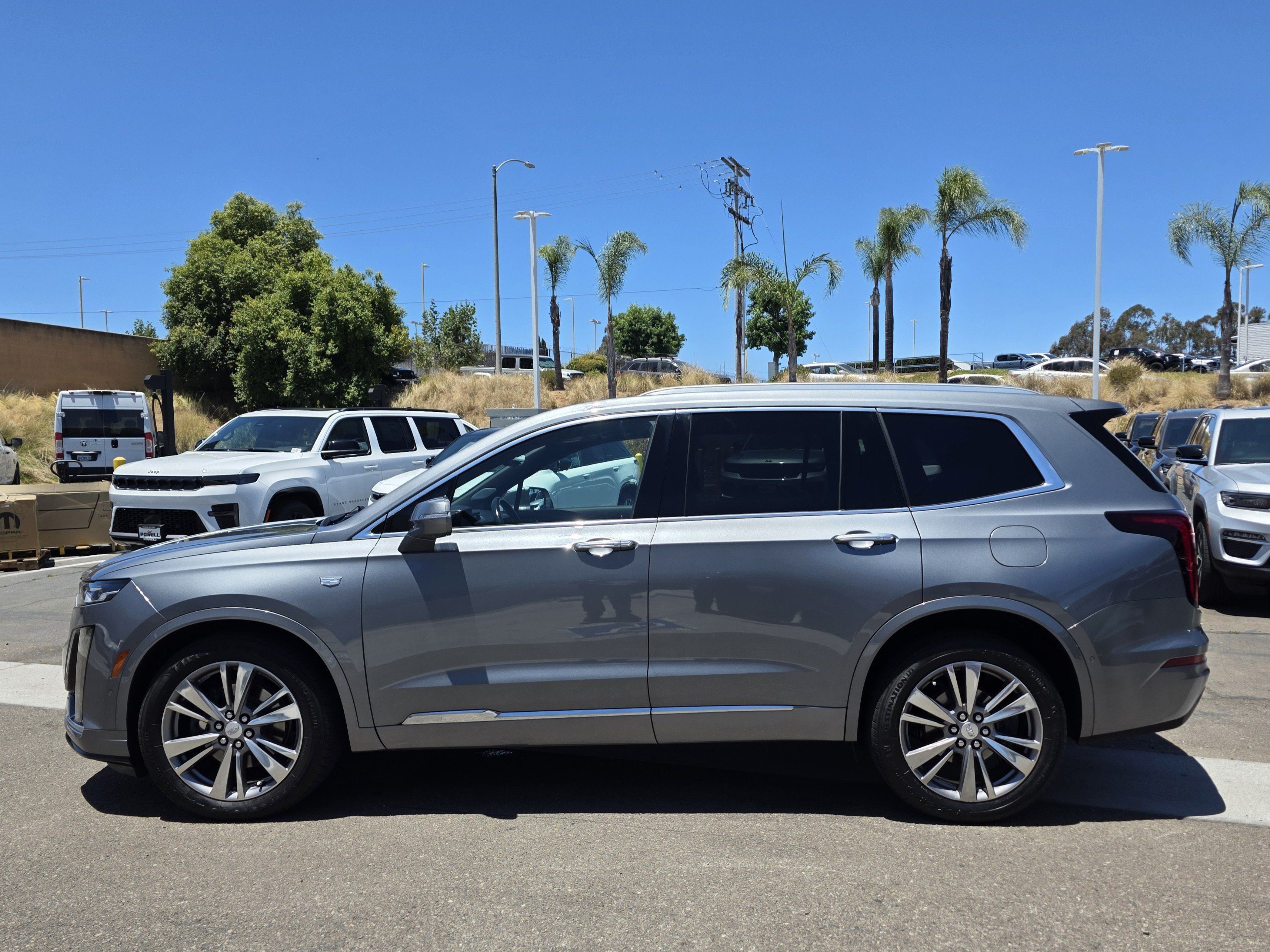 Used 2020 Cadillac XT6 Premium Luxury FWD image 2