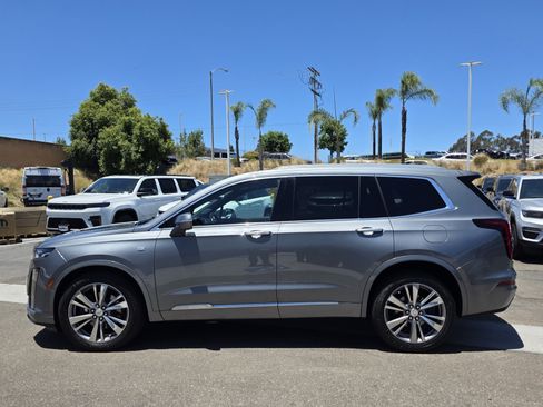 Used 2020 Cadillac XT6 Premium Luxury FWD image 2