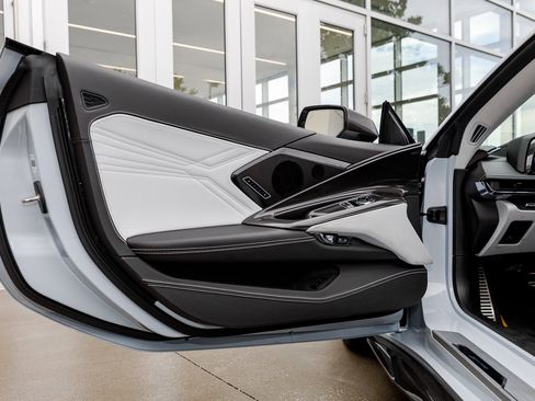Used 2023 Chevrolet Corvette Z06 w/ Z07 Performance Package image 16