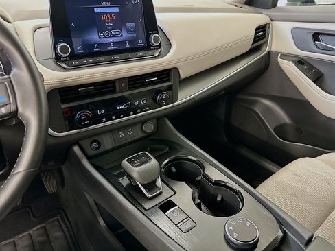 Used 2025 Nissan Rogue SV AWD/4WD image 25