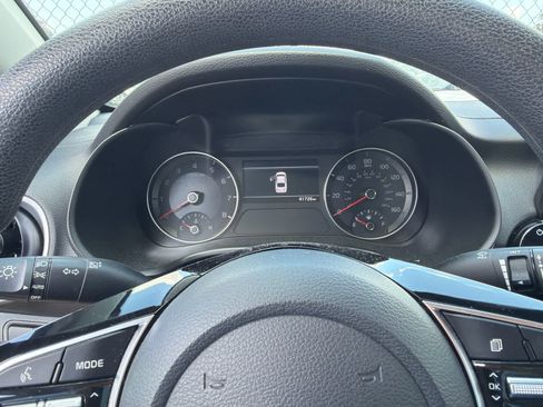 Used 2024 Kia Forte LXS w/ LXS Technology Package FWD image 9