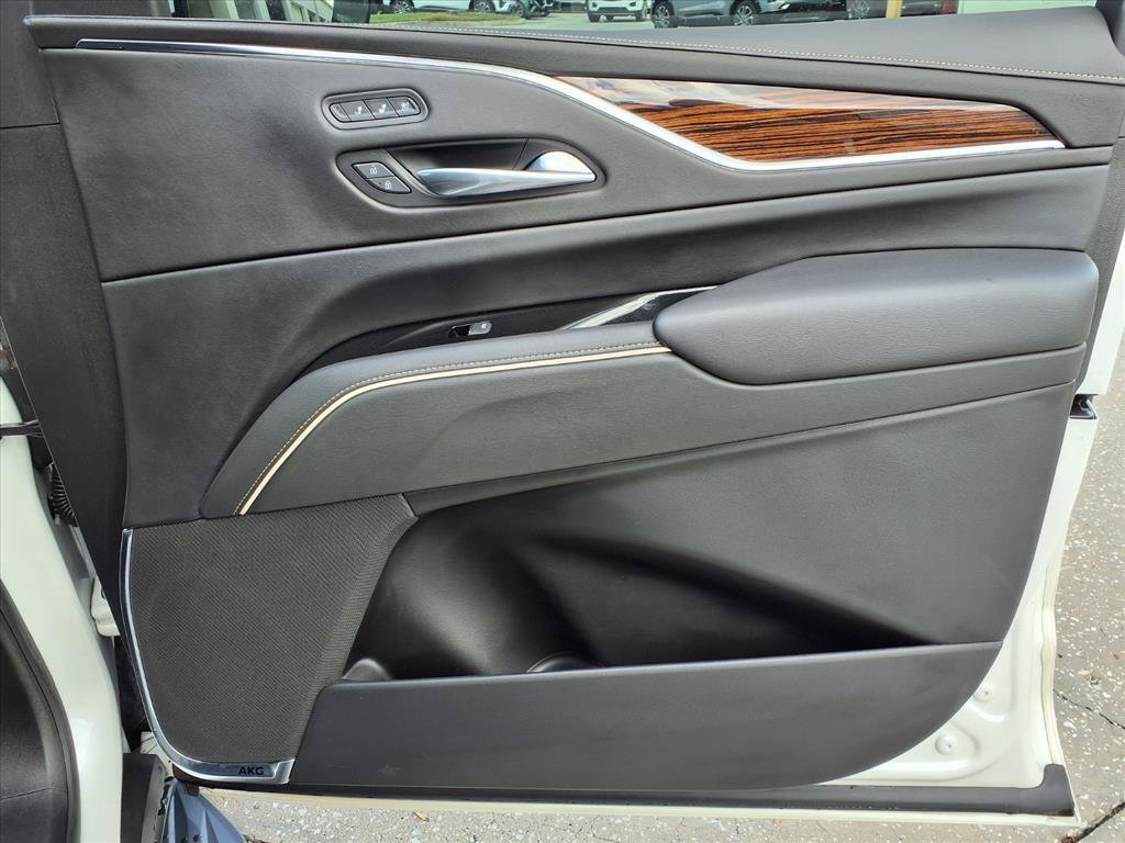 Used 2022 Cadillac Escalade Premium Luxury RWD image 11
