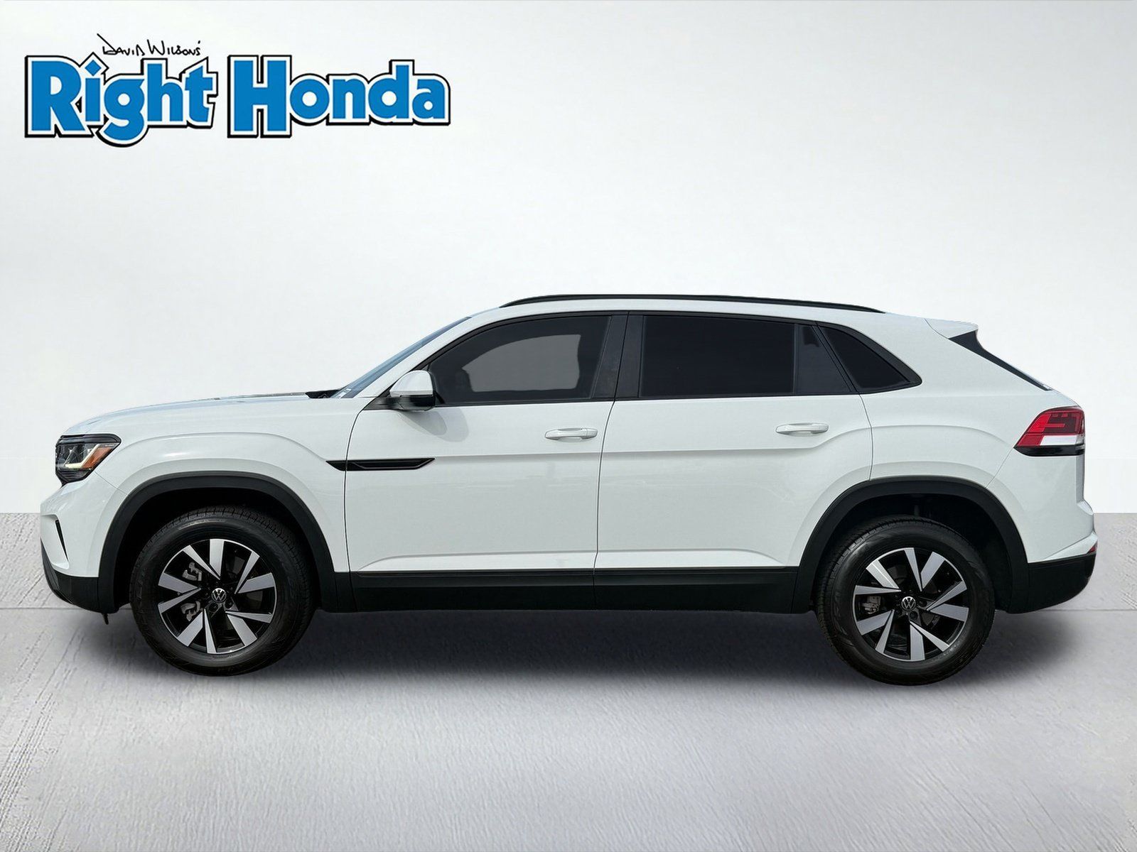 Used 2022 Volkswagen Atlas Cross Sport SE FWD image 3
