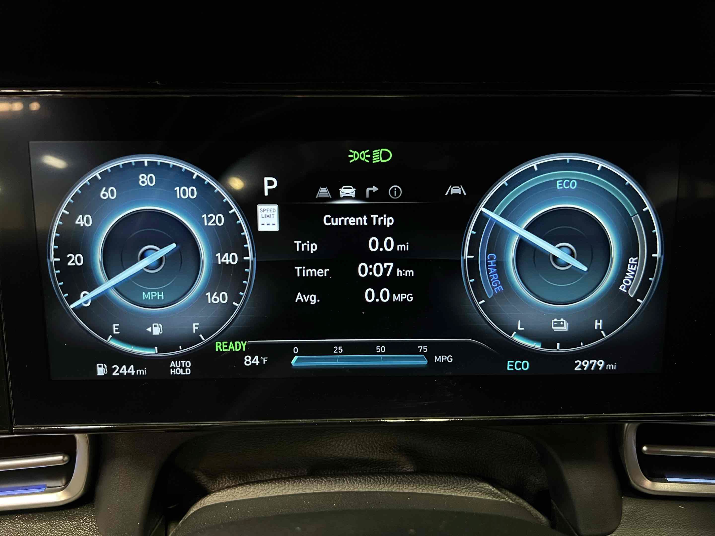 Used 2025 Hyundai Elantra Limited FWD image 7