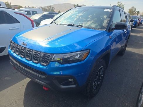 Used 2025 Jeep Compass Trailhawk AWD/4WD image 1