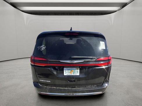 Used 2023 Chrysler Pacifica Touring-L FWD image 13