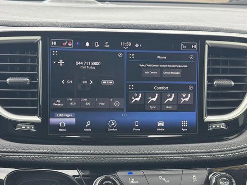 Used 2023 Chrysler Pacifica Touring-L image 18