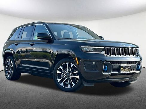 Used 2023 Jeep Grand Cherokee Overland image 2