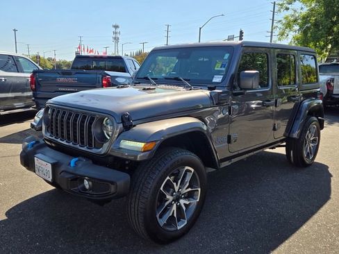Used 2024 Jeep Wrangler Unlimited w/ LED Headlamp & Fog Lamp Group AWD/4WD image 8