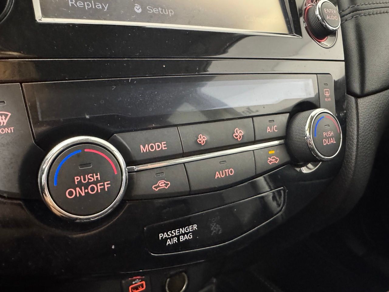 Used 2017 Nissan Rogue SL FWD image 22