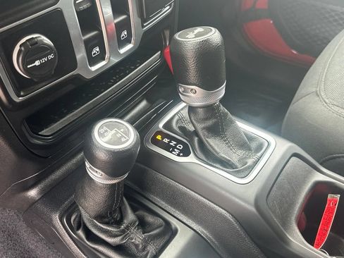 Used 2020 Jeep Wrangler Sport AWD/4WD image 30
