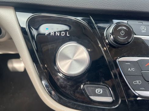 Used 2024 Chrysler Voyager LX image 20