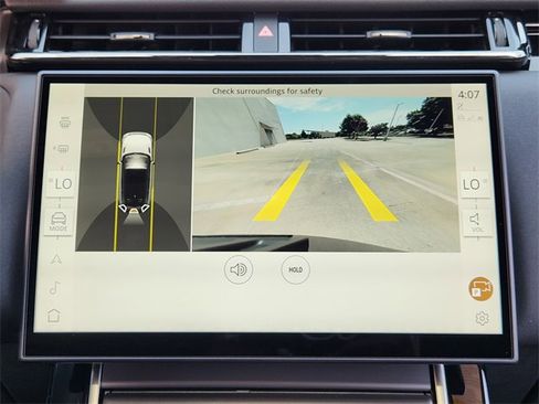 Used 2025 Land Rover Range Rover Velar Dynamic SE image 13