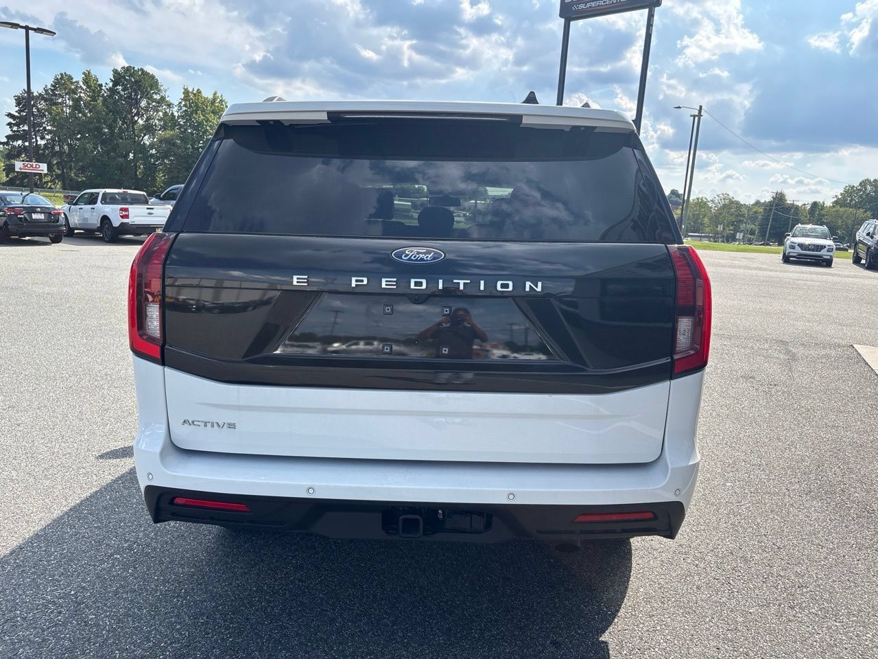 Used 2025 Ford Expedition Active AWD/4WD image 8