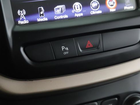 Used 2018 Jeep Cherokee Limited image 13