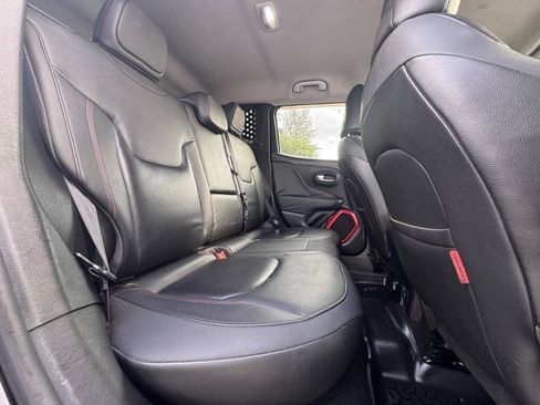Used 2016 Jeep Renegade Trailhawk w/ Premium Trailhawk Package AWD/4WD image 22