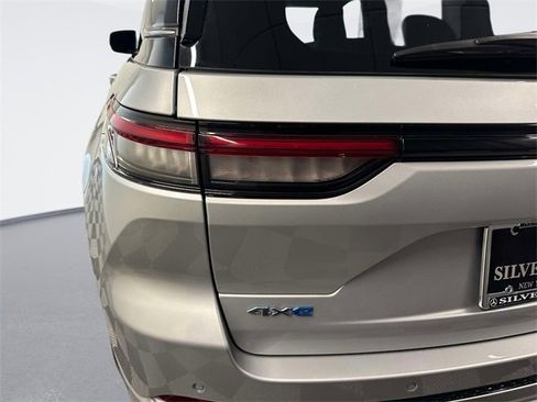 Used 2022 Jeep Grand Cherokee Summit w/ Luxury Tech Group V image 9