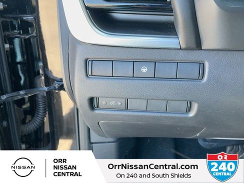 Used 2023 Nissan Rogue SV image 18