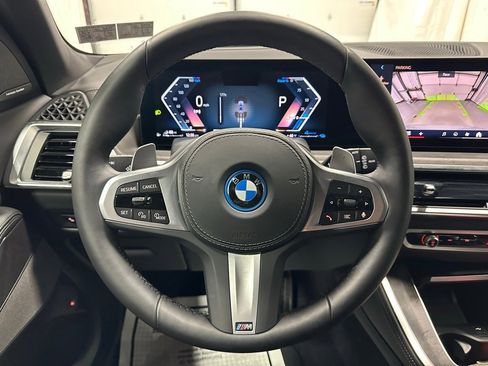 Used 2026 BMW X5 xDrive50e image 18