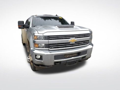 Used 2018 Chevrolet Silverado 3500 LT w/ LT Convenience Package AWD/4WD image 4