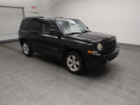 Used 2014 Jeep Patriot Latitude AWD/4WD image 11