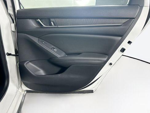 Used 2019 Honda Accord Touring image 31