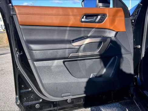 Certified 2025 Nissan Pathfinder Platinum w/ Cargo Package image 15