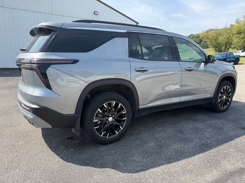 Used 2026 Chevrolet Traverse LT w/ Sun and Wheel Package AWD/4WD image 5