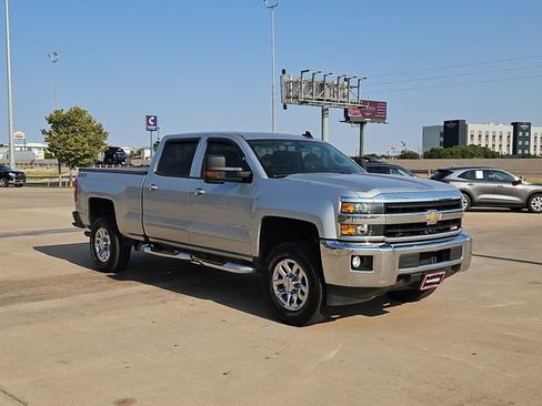 Used 2018 Chevrolet Silverado 2500 LT w/ LT Convenience Package AWD/4WD image 3
