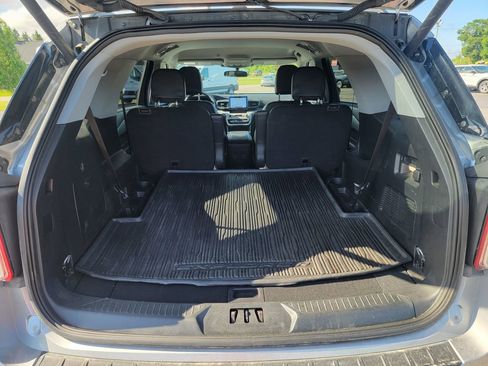 Used 2023 Ford Explorer XLT w/ Equipment Group 202A AWD/4WD image 22